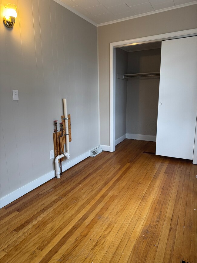 Building Photo - 122 Beechwood Ave