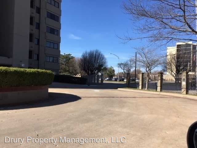 Building Photo - 350 S John Q Hammons Pkwy