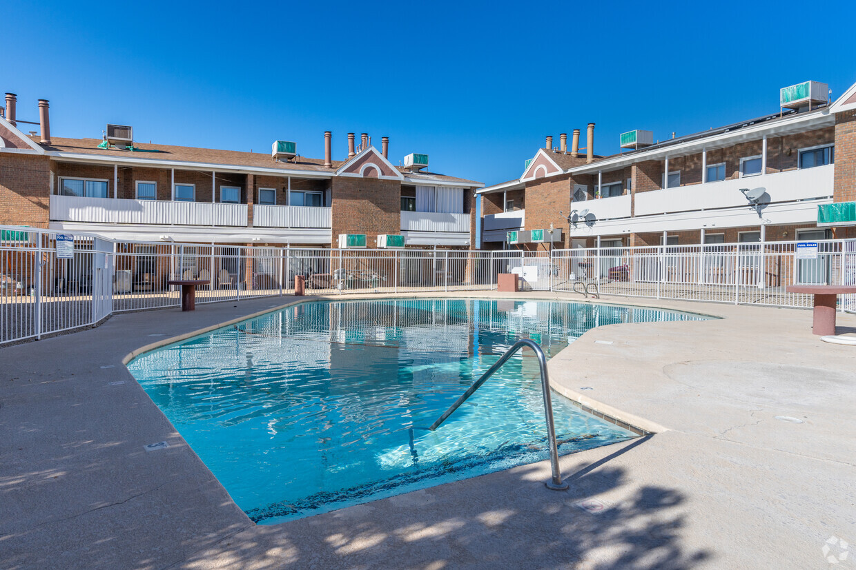 Primary Photo - Woodcrest Apartments