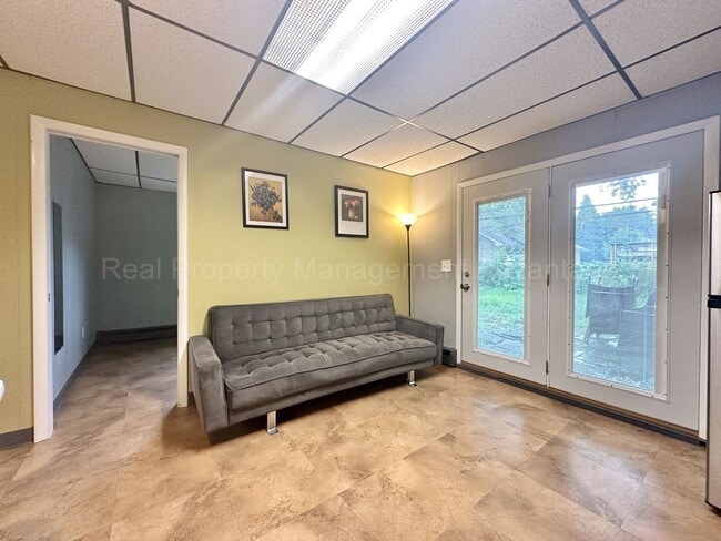 Building Photo - 574 Ardmore Dr