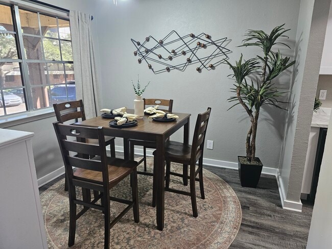 Building Photo - Castle Hill Apartments