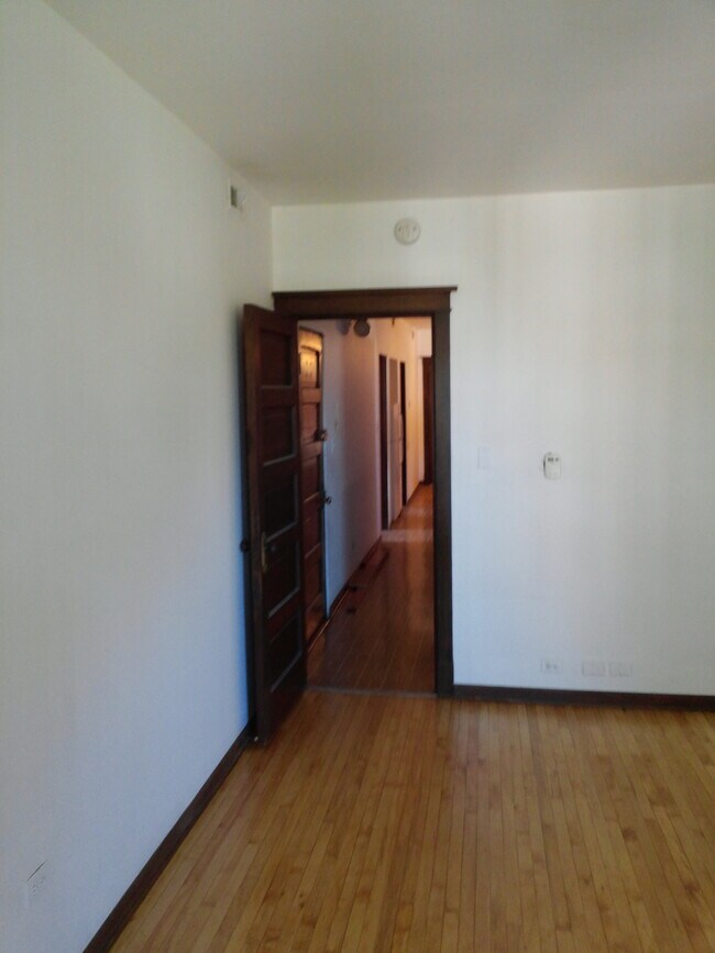 Fotografía del edificio - 3232 S Union Ave