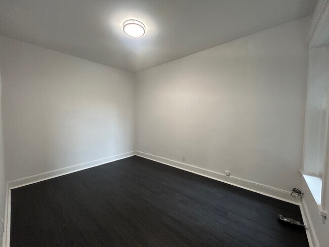 Foto del edificio - 704 W Garfield Blvd