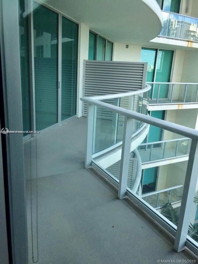 Building Photo - 300 S BISCAYNE