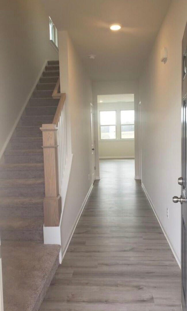 Foto del edificio - 3033 Eastcott Ave