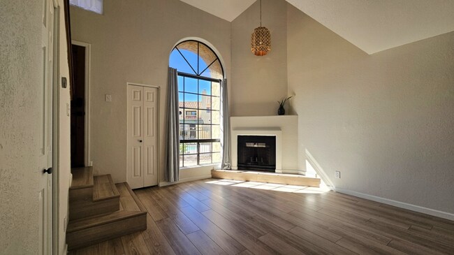 Foto del edificio - 1025 E Highland Ave