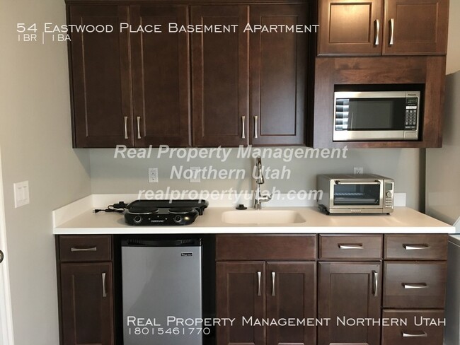 Foto del edificio - Great basement apartment.