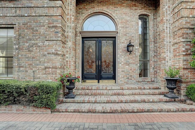 Building Photo - 2510 Potomac Dr