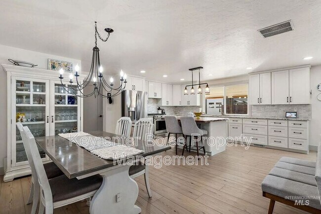 Building Photo - 4115 E Meadow Wood Dr