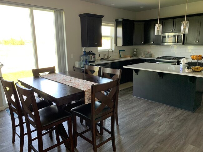 Foto del edificio - 5608 Levitan Ln