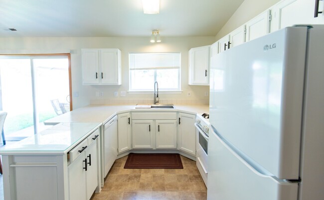 Building Photo - 3 Bed/2 Bath in Heartland