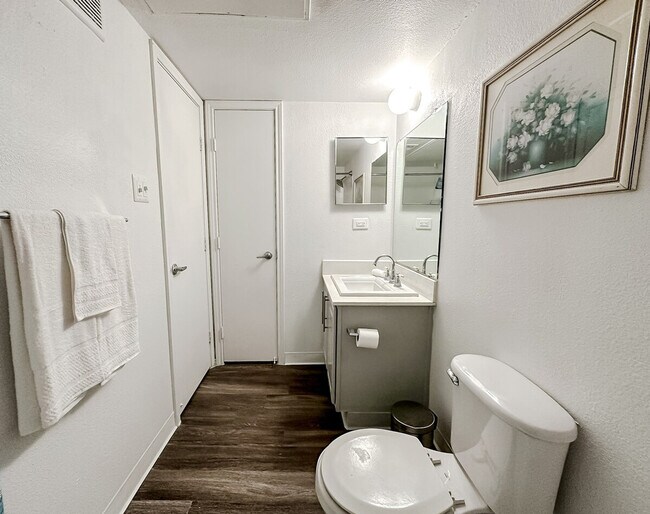 Foto del edificio - 1071 Clayton Ln