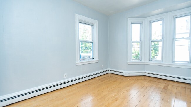 Building Photo - 74 Vernon Street, Unit 2