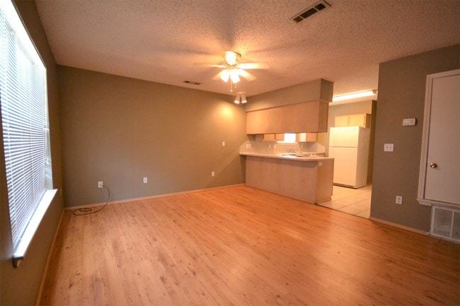 Foto del edificio - 1621 N Leverett Ave