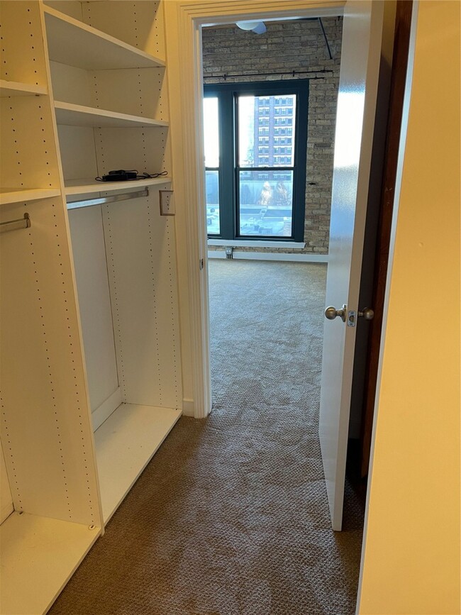 Building Photo - 411 W Ontario St