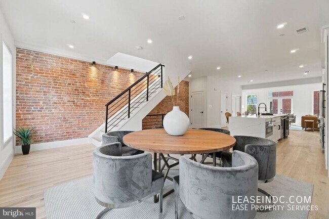 Foto del edificio - 3524 Park Pl NW