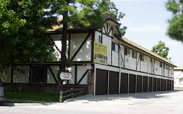 Building Photo - Chelsea Apartments