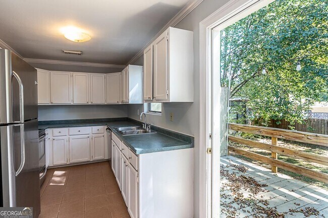 Foto del edificio - 568 Stokeswood Ave SE