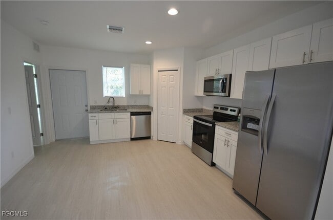 Foto del edificio - 3305 Bassie Ct