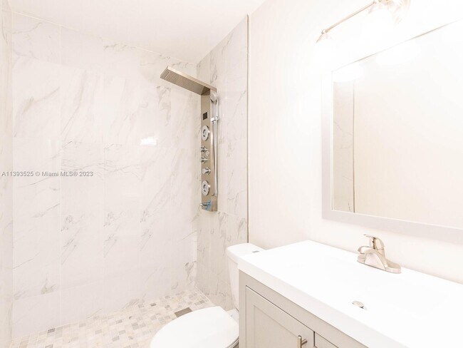 Foto del edificio - 1553 NE 46th St
