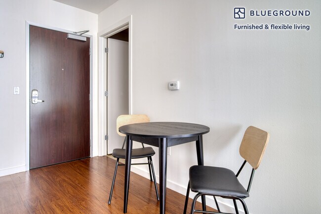 Building Photo - 388 Santana Row