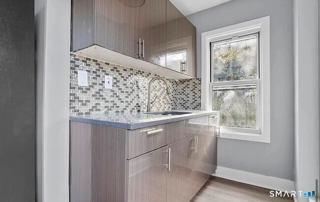 Foto del edificio - 748 Maple St