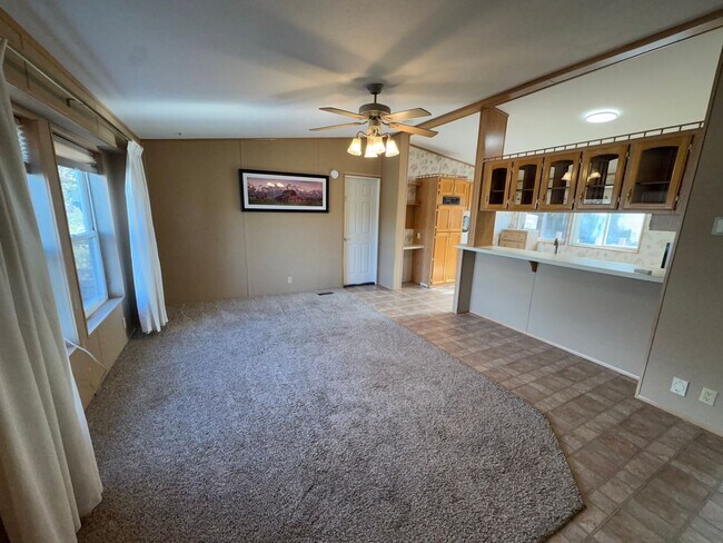 Foto del edificio - Comfortable 2-Bed, 1-Bath Home in Reed Point – RV Park Location