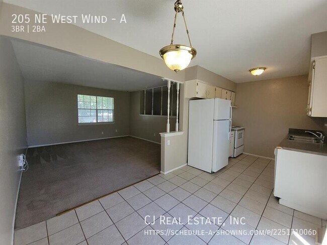 Foto del edificio - 205 NE Westwind Dr