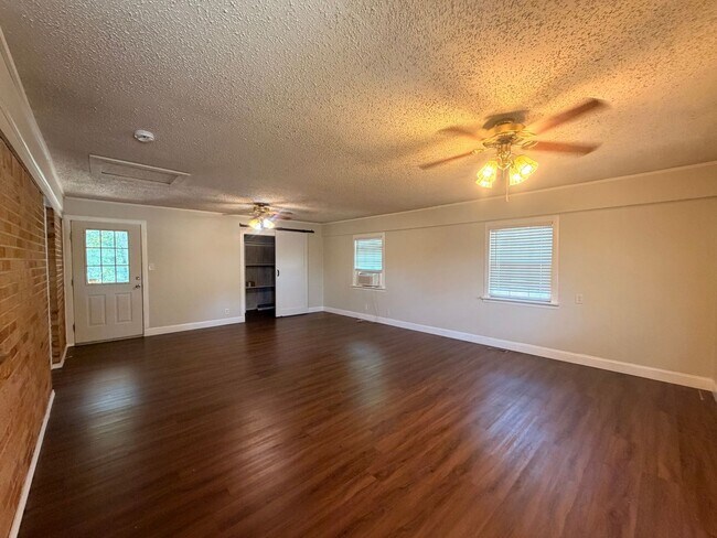 Foto del edificio - 218 E 19th St