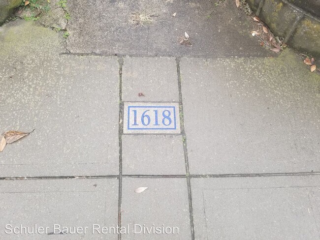 Building Photo - 3 br, 1 bath House - 1618 E. Main St.