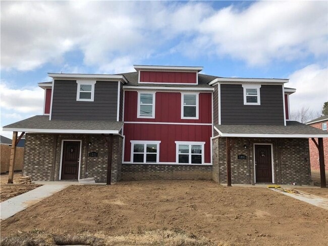 4 Bed 4.5 Bath Townhouse just mins away from the University! - 4 Bed 4.5 Bath Townhouse just mins away from the University!