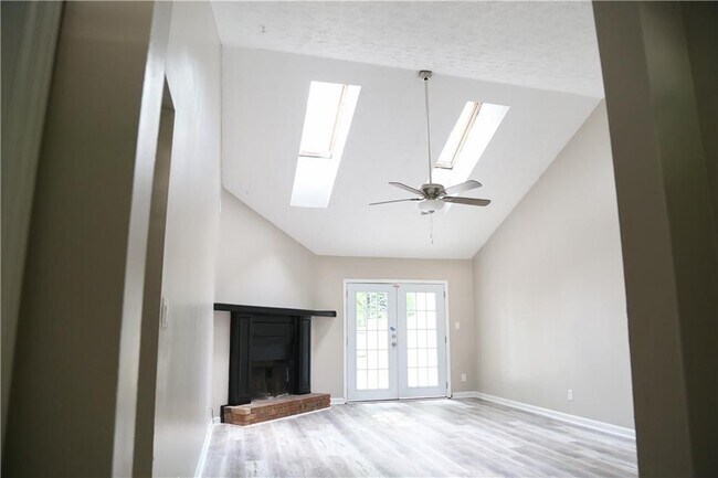 Foto del edificio - 5141 Farm Pl Dr NE