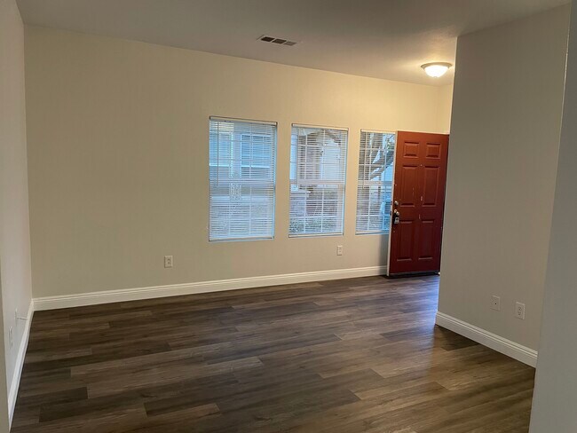 Building Photo - 16558 Paine St