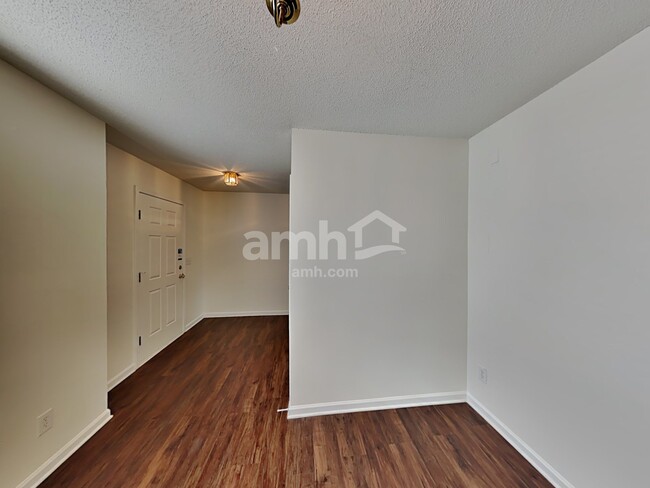 Building Photo - 1064 Meadowbrook Lane Southwest