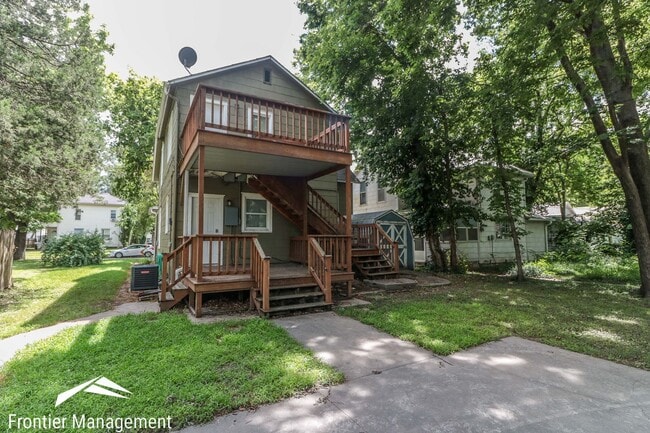 Building Photo - Awesome 6 bedroom home in a great location!