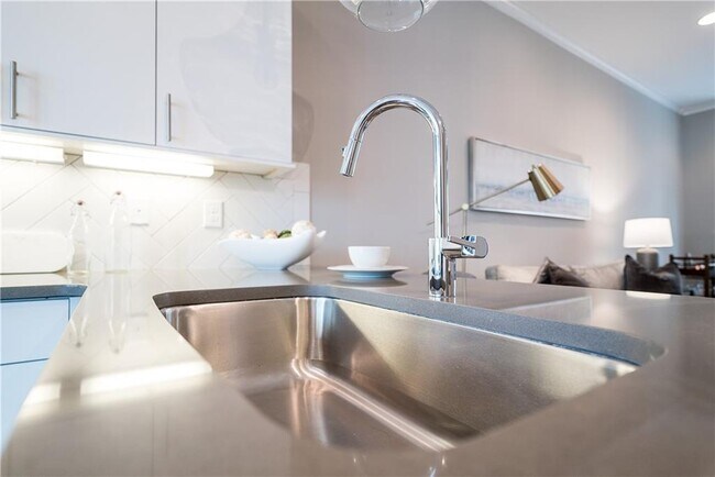Foto del edificio - 603 Broadview Pl NE