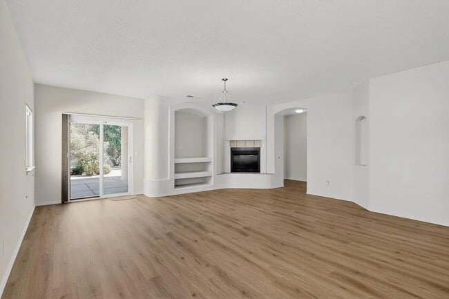 Foto del edificio - 3812 Pinon Jay Ct NW