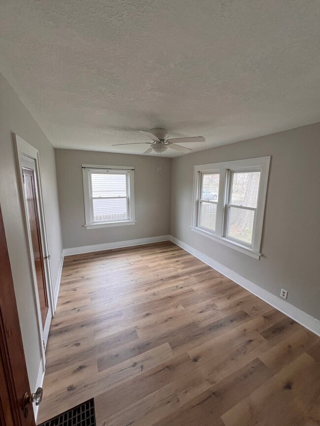 Foto del edificio - 1106 Arthur Ave