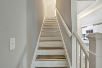 Building Photo - 634 E Anderson St