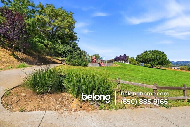 Foto del edificio - 23460 Lakeridge Ave