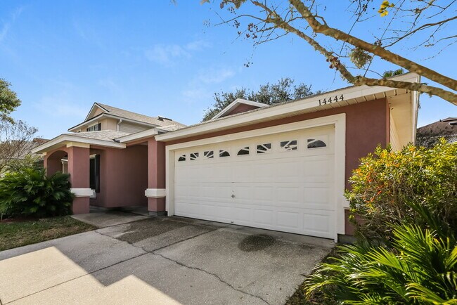 Foto del edificio - 14444 Woodfield Cir N