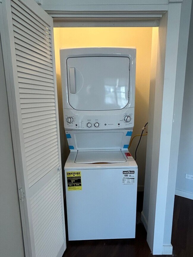 Foto del edificio - 7441 N Rogers Ave