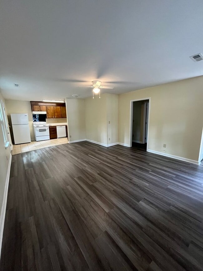 Building Photo - Renovated 2-bedroom, 2-bath duplex