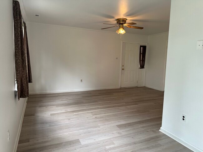 Building Photo - 438A Willow Turn