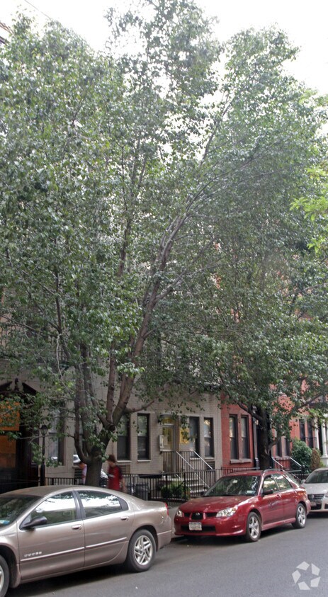 Building Photo - 417 E 81st St