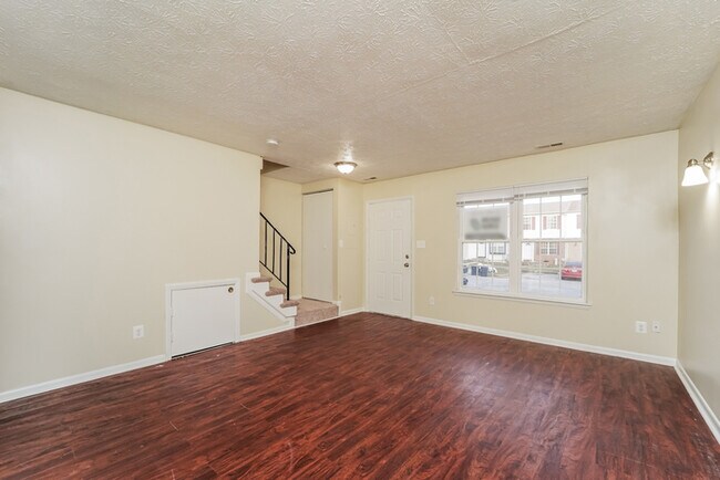 Building Photo - 74 Chelmsford Ct/ Charming 3 bedroom 1.5 b...