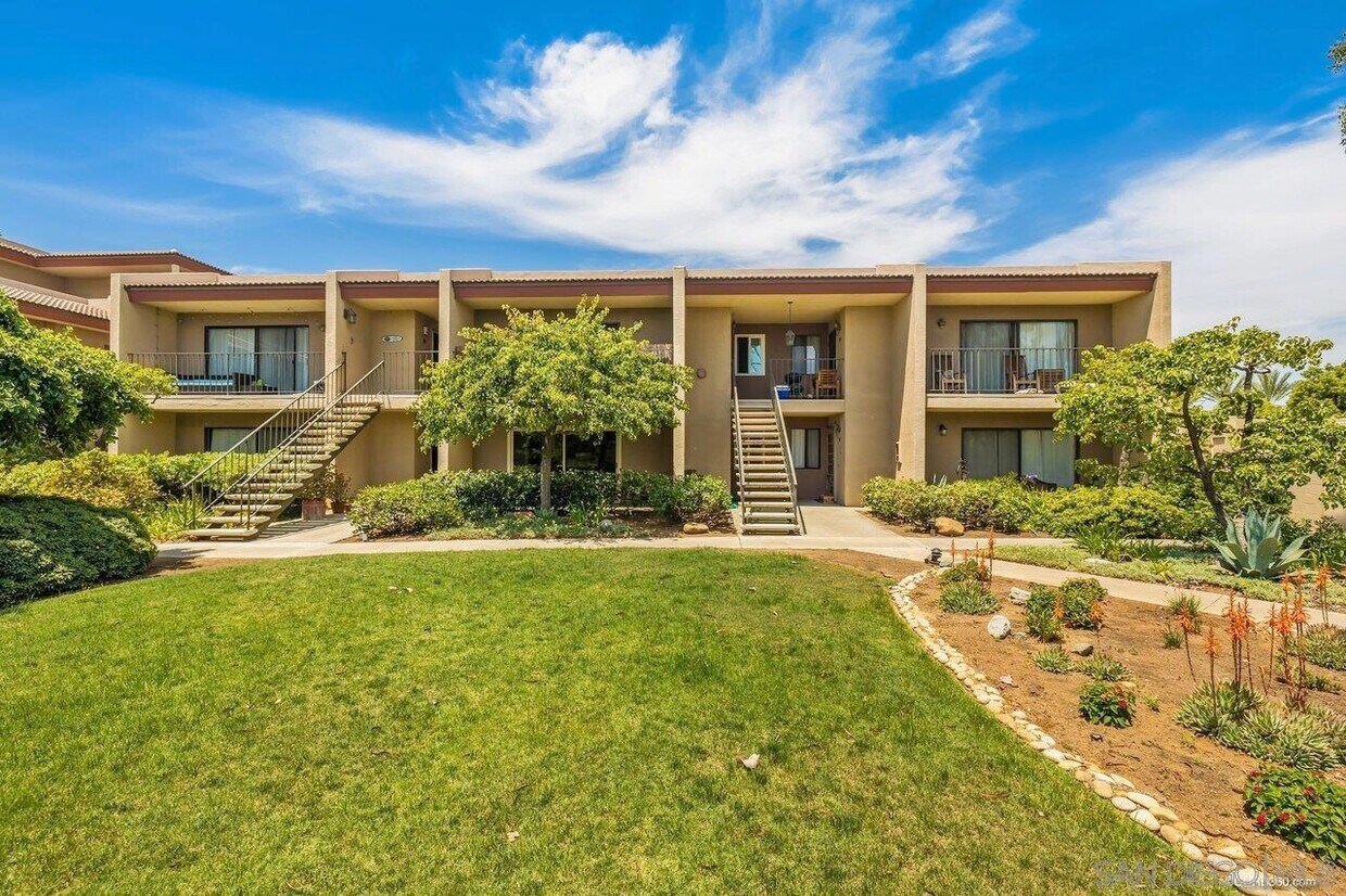 Foto principal - 6780 Mission Gorge Rd