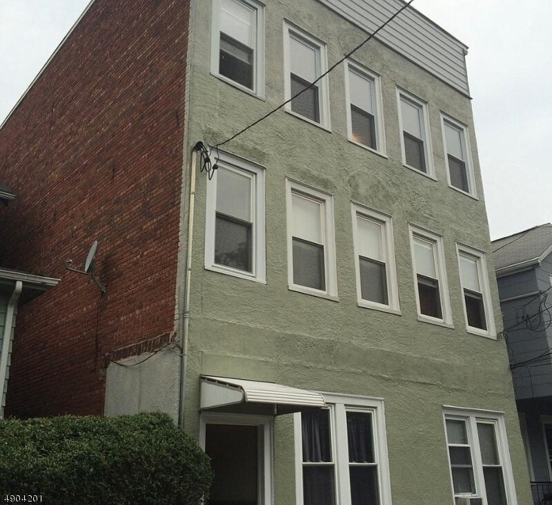 Primary Photo - 184 Forest St