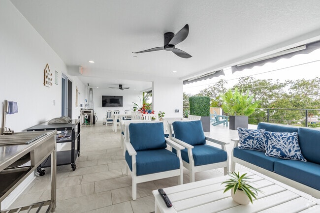Rooftop Lounge - 5:30 O Clock-Brand New Luxury Apartments