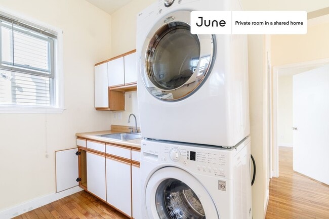 Foto del edificio - Room in Shared 2 bed/1 bath home